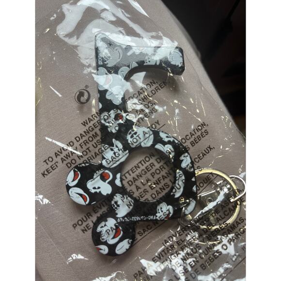 Disney Mickey keychain door opener, elevator pusher - NWT - Picture 3 of 4